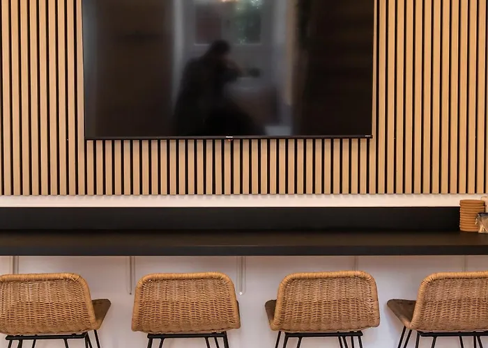 Modern By Honey Homes * Sala Comacina