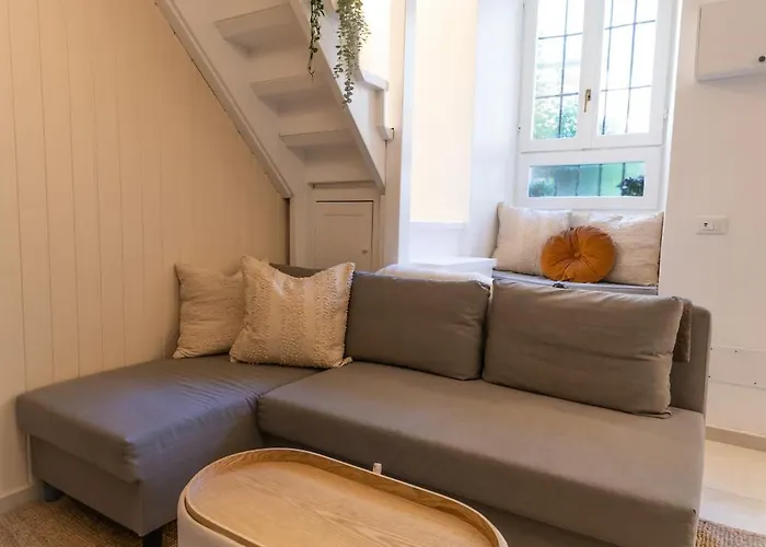 Modern By Honey Homes * Sala Comacina