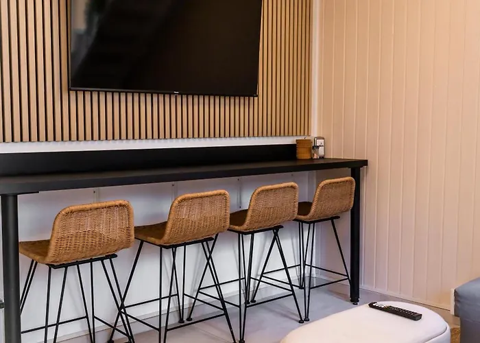 Modern By Honey Homes Apartment *