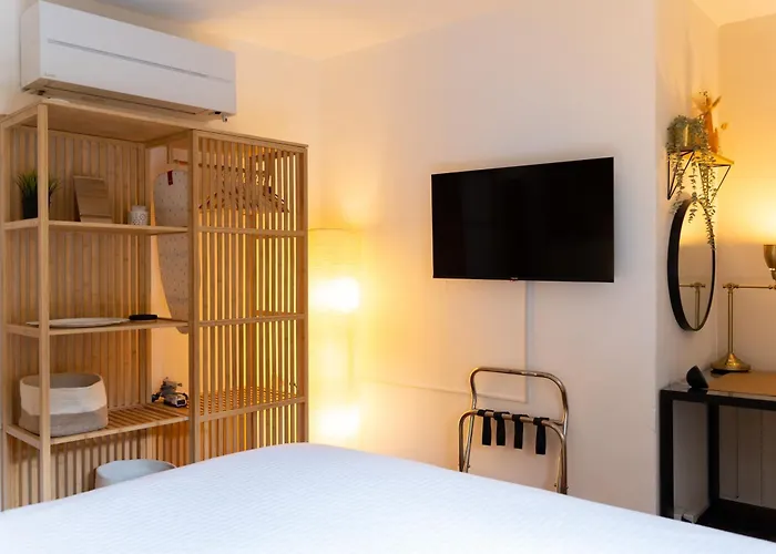 Modern By Honey Homes * Sala Comacina