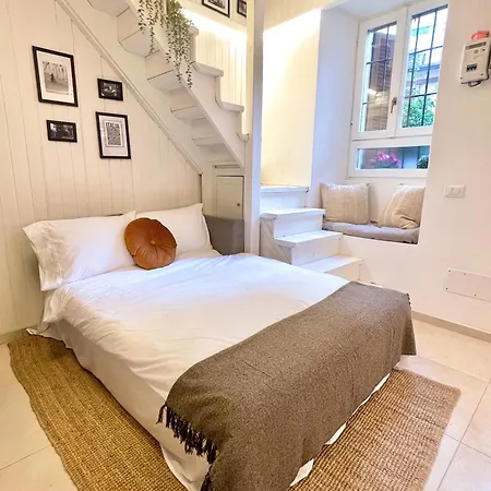 Modern By Honey Homes * Sala Comacina