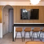 Modern By Honey Homes * Sala Comacina