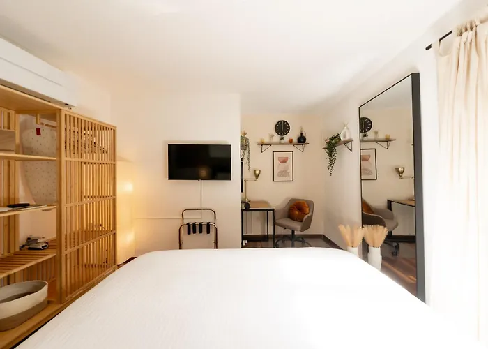Modern By Honey Homes Apartmán